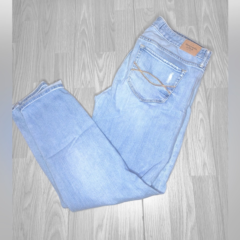 ABERCROMBIE & FITCH Women’s Light Blue Wash Ripped Jeans - Picture 3 of 11